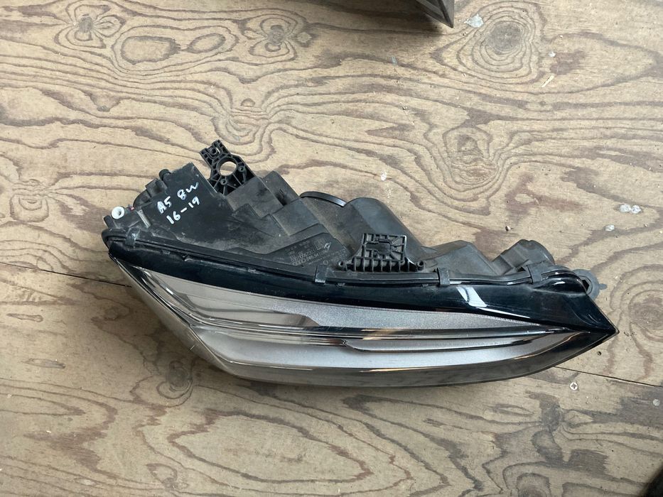 Оригинален Десен фар за Audi A5. 8W. 16-19. Bi-xennon.