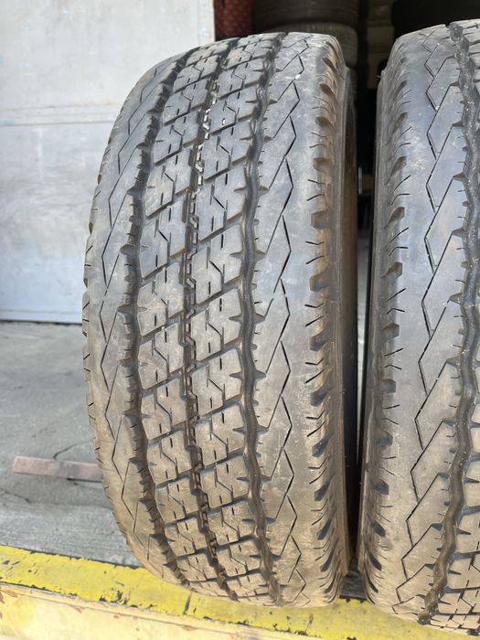 2 бр. гуми за бус 215/70/15C Brigdestone DOT 0718 9 mm