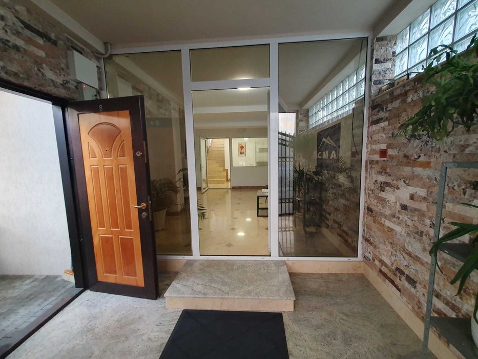 Proprietar,Vand vila 8 camere renovata