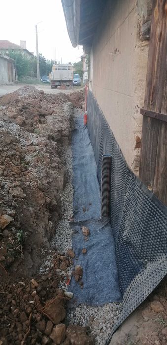 Услуги със багер 3т, самосвал и платформа