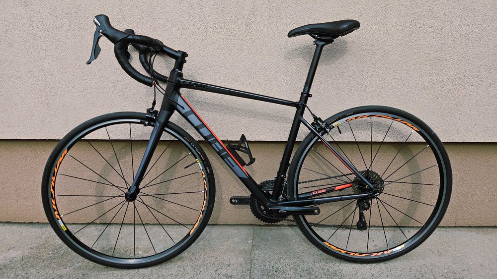 Bicicleta Endurance Cube Attain SL