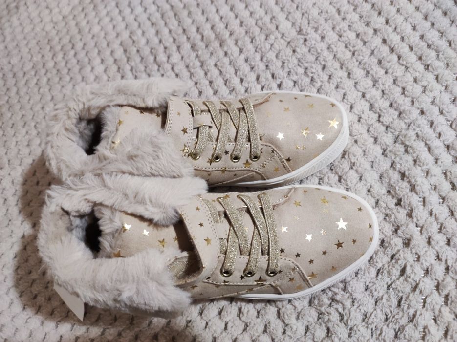 Високи светлобежови кецове H&M размери 32 и 33