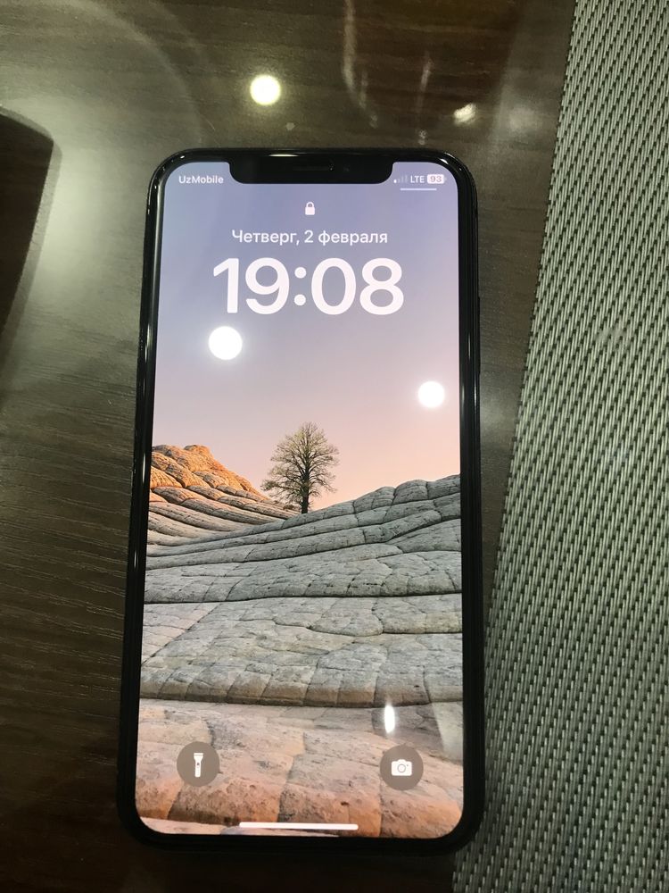 Iphone xs qora rangli