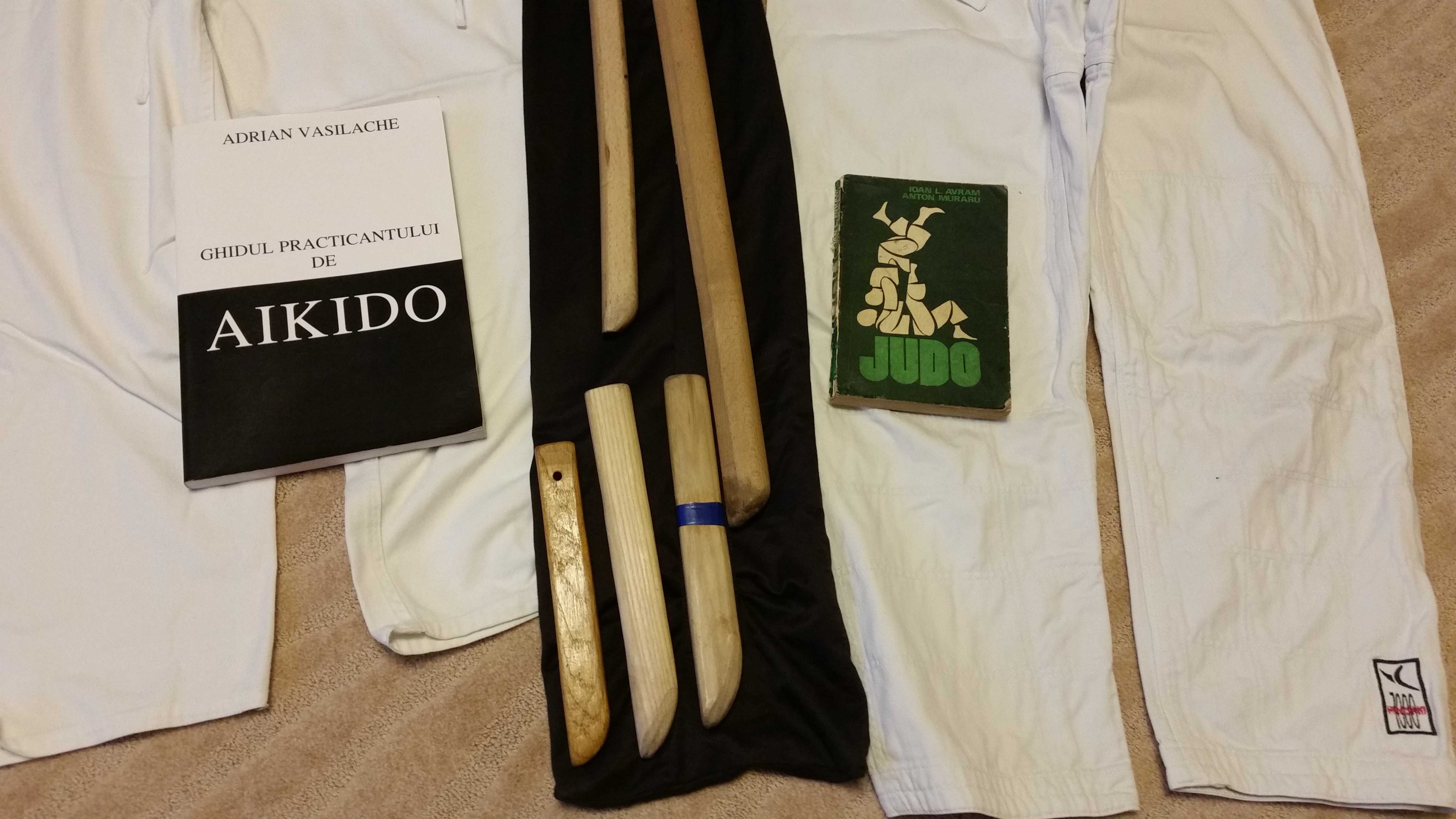 Set 2 Kimono de Aikido si de Judo inclusiv centuri, Bokken si carti