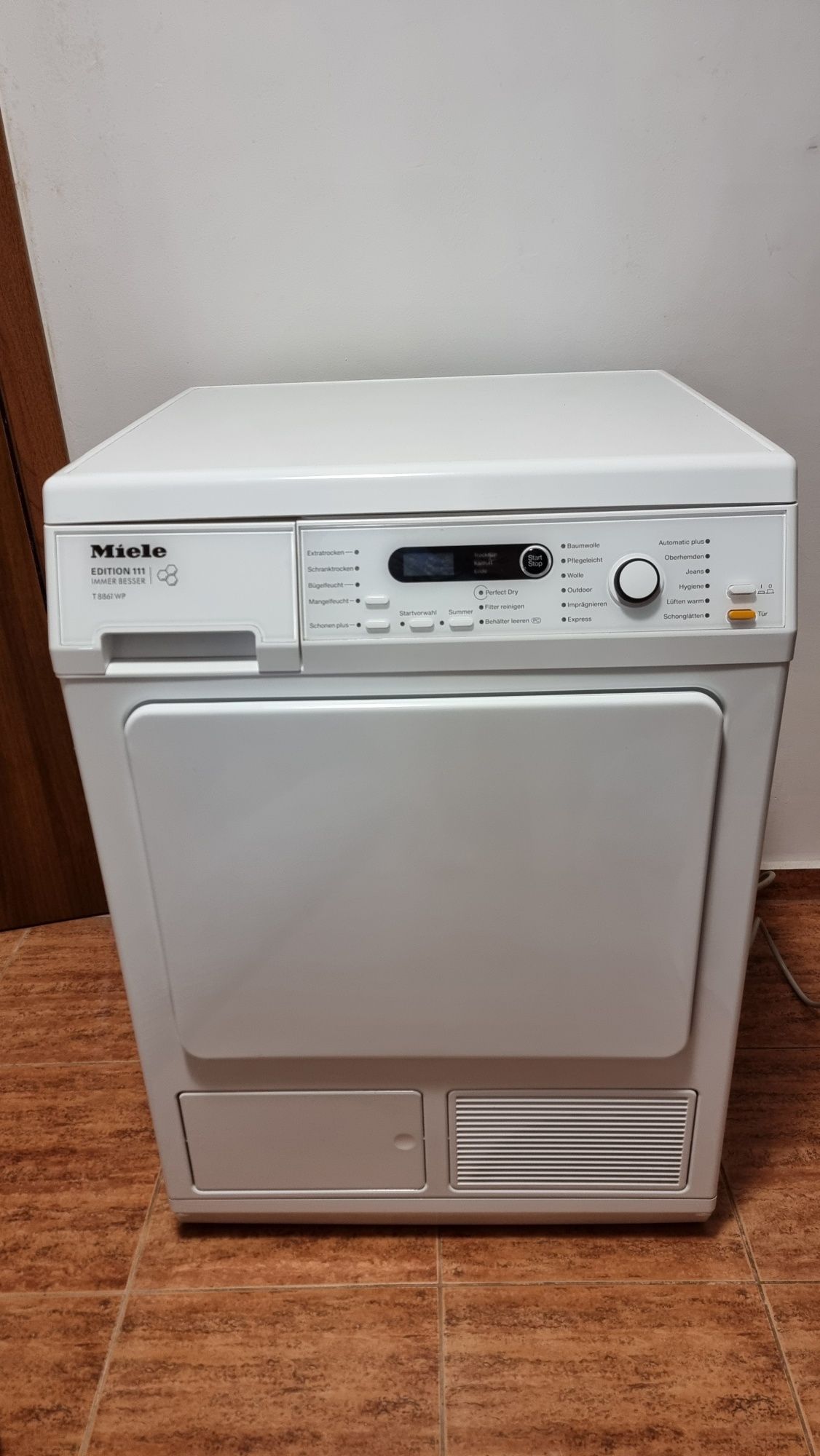 Сушилня с термопомпа Miele T8861 WP