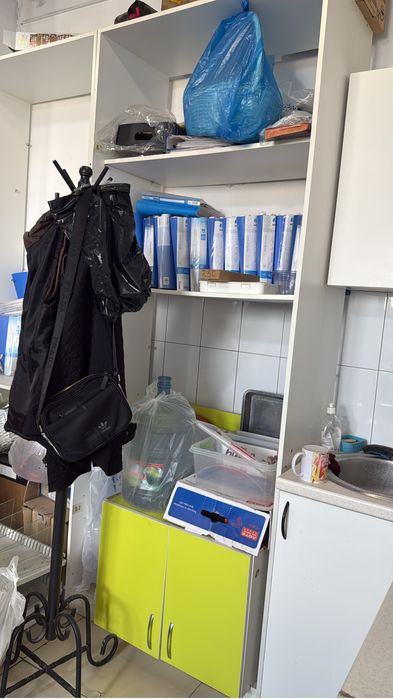 Продам шкафы, стол в хорошем состоянии.