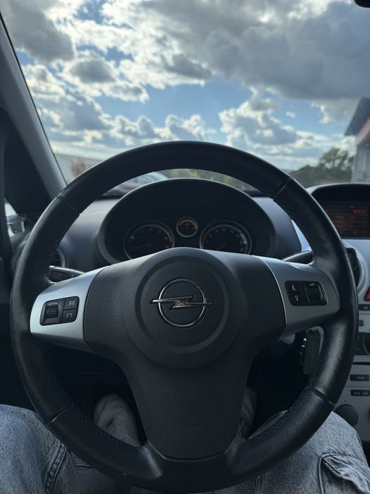 Opel Corsa D 1.4 benzină 2009 Coupe