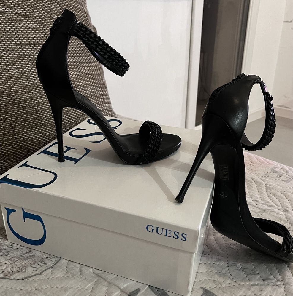 Обувки, черни сандали на ток Guess, 38 номер, Оригинални