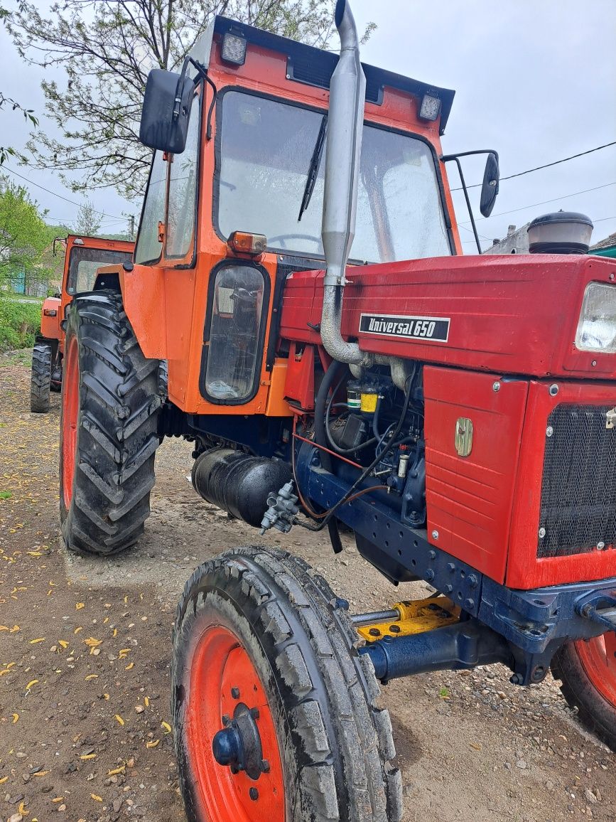 Vând tractor 650