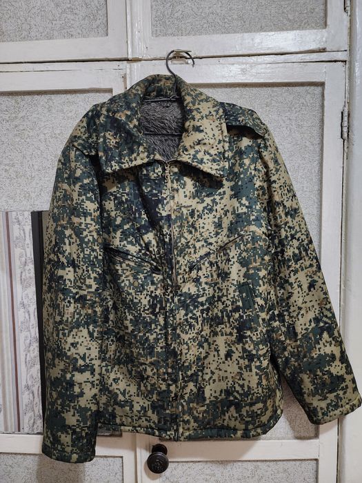 Продается куртка осенно-зимная цвета пиксель в хорошем состоянии, разм