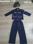 Costume de polițist,  clovn și schelet