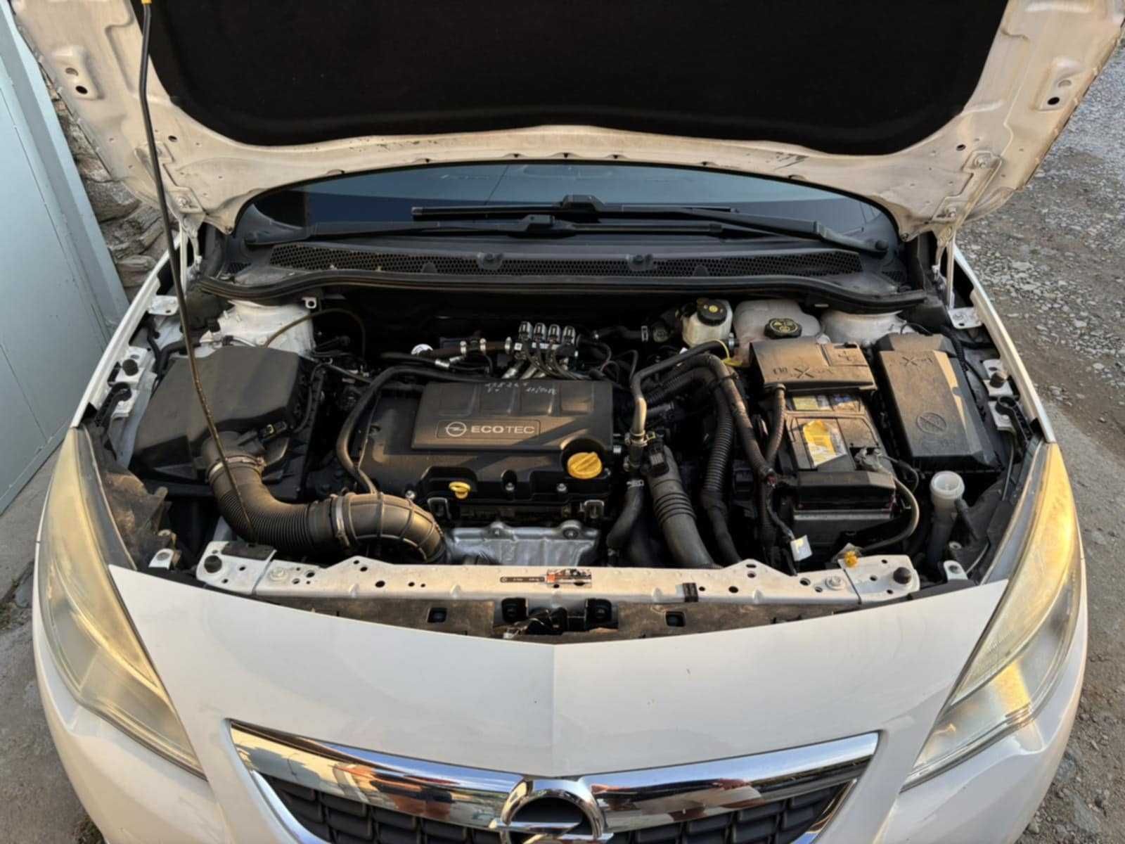 Opel Astra 2012 Газ/Бензин