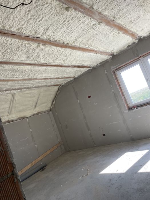 Izolatii cu Spuma poliuretanică Izolatii Bucovina