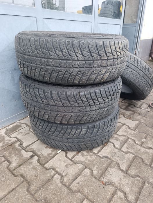 Зимни гуми 235/65/17 Nokian 4бр DOT 4020