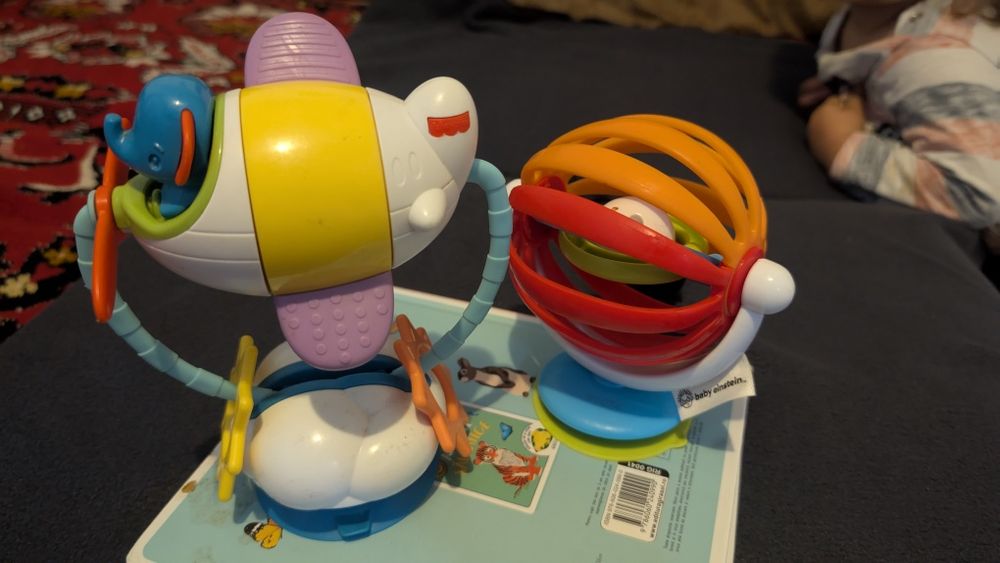 Jucării de masa bebeluai