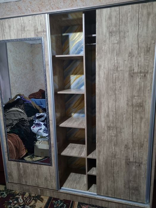 Shkaf xolati yangi eni 1.83ga .boyi 2.15 bitta qolgani uchun arzon m