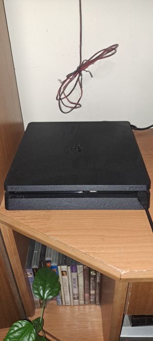 Se vinde PS4 slim,500 gb