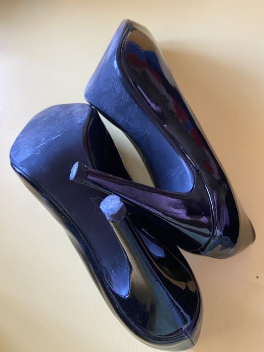 Лачени черни токчета H&M