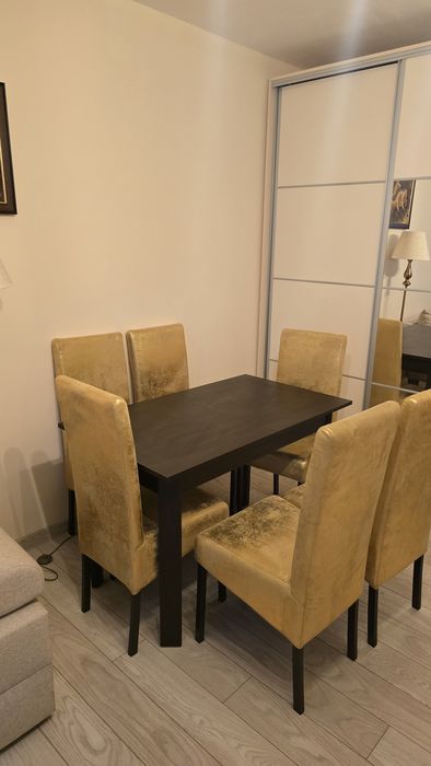 Masa dreptunghiulara extensibila cu 6 scaune