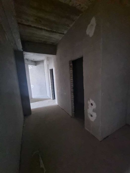 Urganch shahrida yangi  binoda joylashgan 2-xonali joy sotiladi.