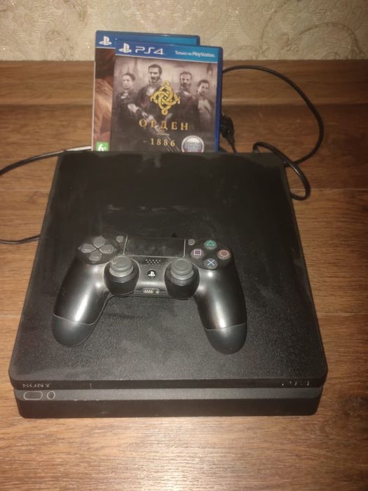 Продам Sony PlayStation 4 в отличном состоянии