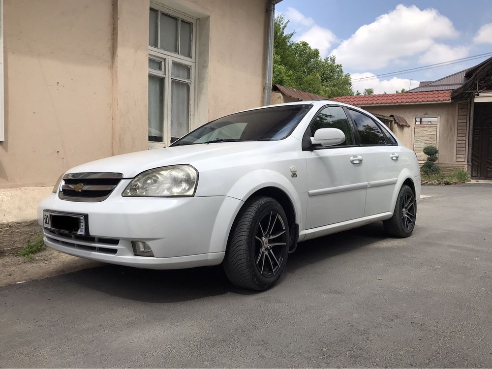 Продаю автомобиль Lacetti 2013 г