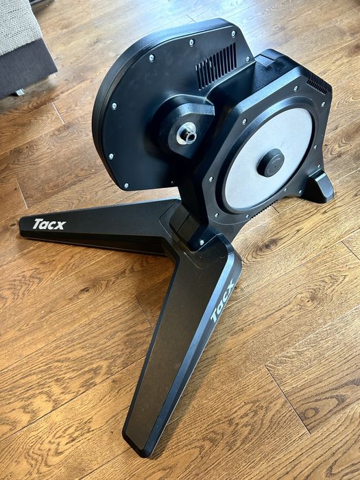 Vand home trainer TACX FLUX S SMART T2900S
