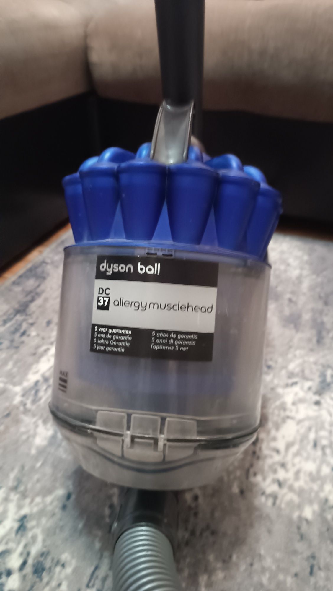 Пылесос Dyson б/у в отличном состоянии.