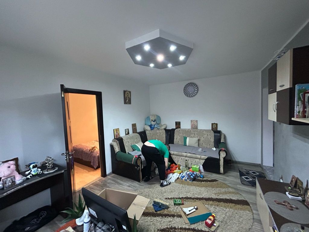 Vând apartament cu doua camere