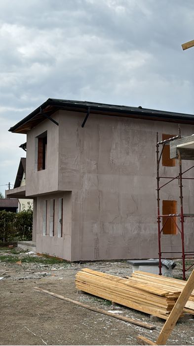 Case de vanzare în complex privat