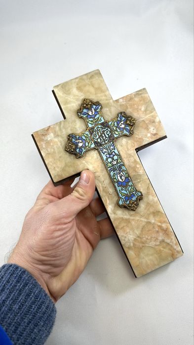 Deosebita Cruce veche bronz si email crucifix pe piatra vintage