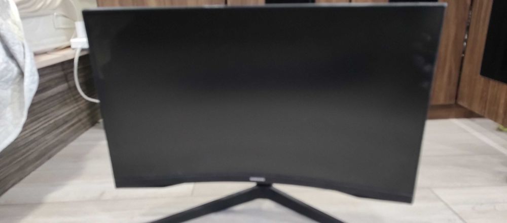 Продавам монитор 27 инча Samsung Odyssey G5 LS-27CG552