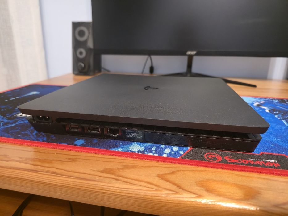 PlayStation 4 Slim - 1TB- Отлично състояние. Като нов