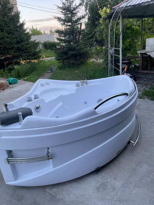 Продам джакузи,не новое в хорошем состоянии, всё  работает