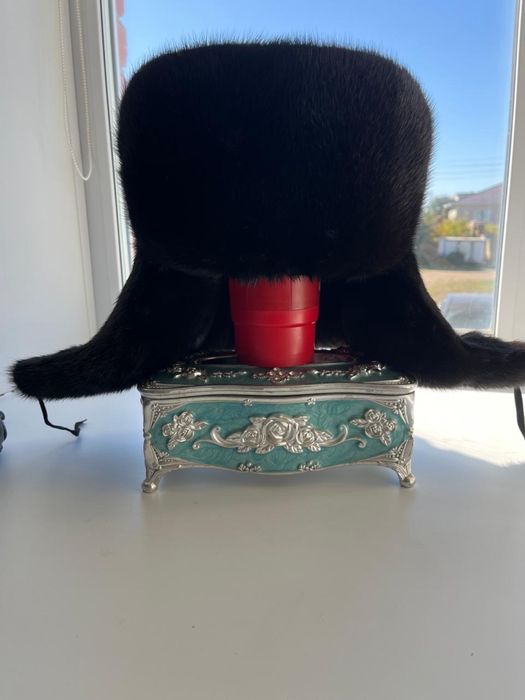 Продам норковую шапку ушанку