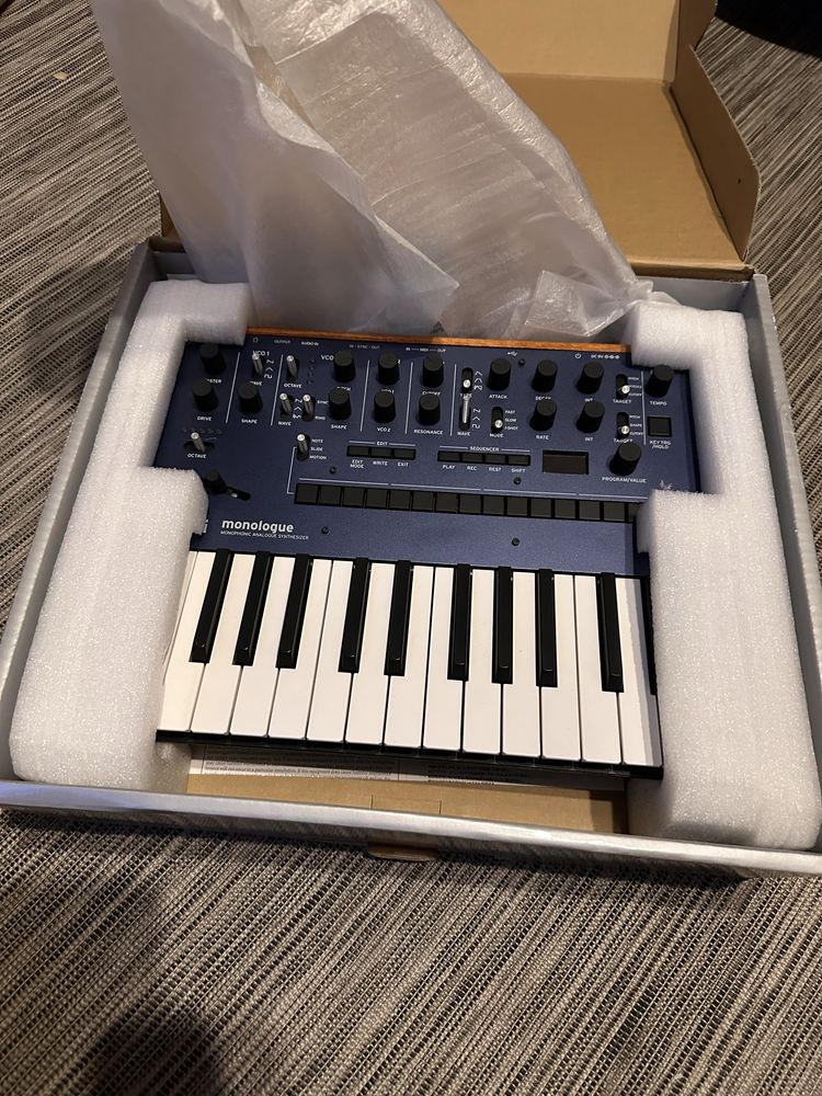 Синтезатор Korg Monologue
