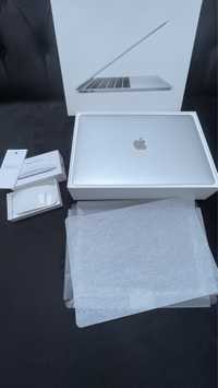 MacBook Pro 13 Inch Retina FullBox + Mouse Magic + HUB