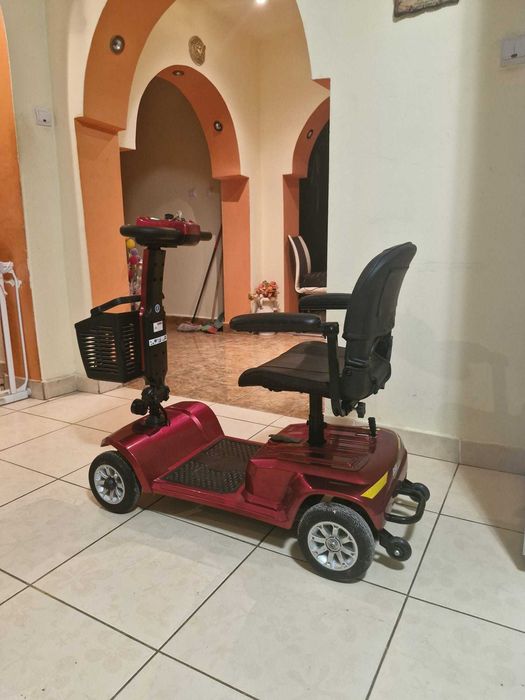 Scuter/cărucior electric pentru dizabilități