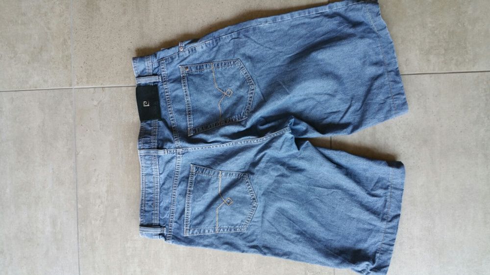 Pantaloni scurti Pierre Cardin