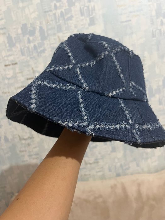 Модерни чисто нови  шапки