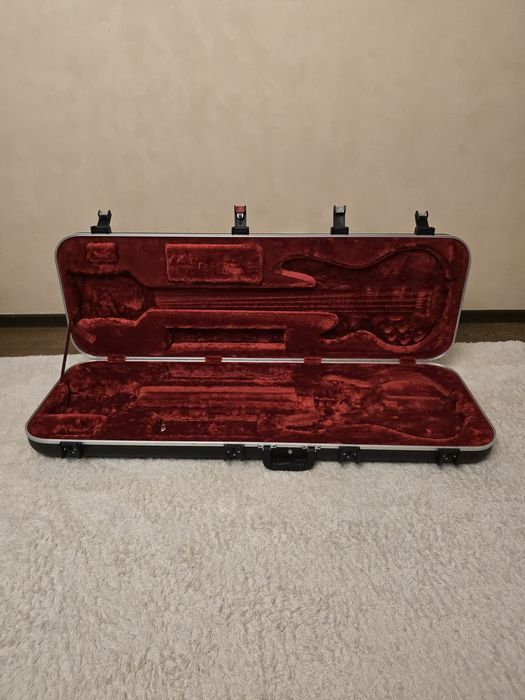 Chitara bass ibanez si cutie ibanez