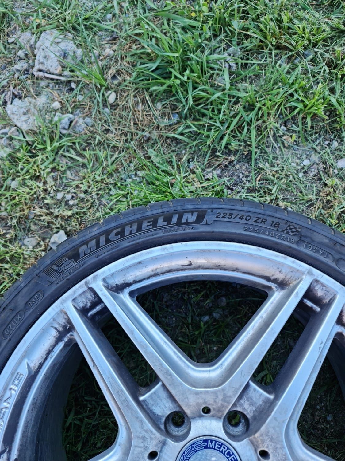 Vând jante cu cauciucuri Michelin vara 225/40R18