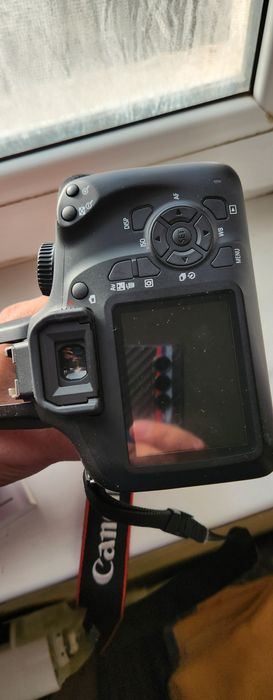 Продаётся Фотоапарат Canon EOS4000D состаяние новое цена  отличная