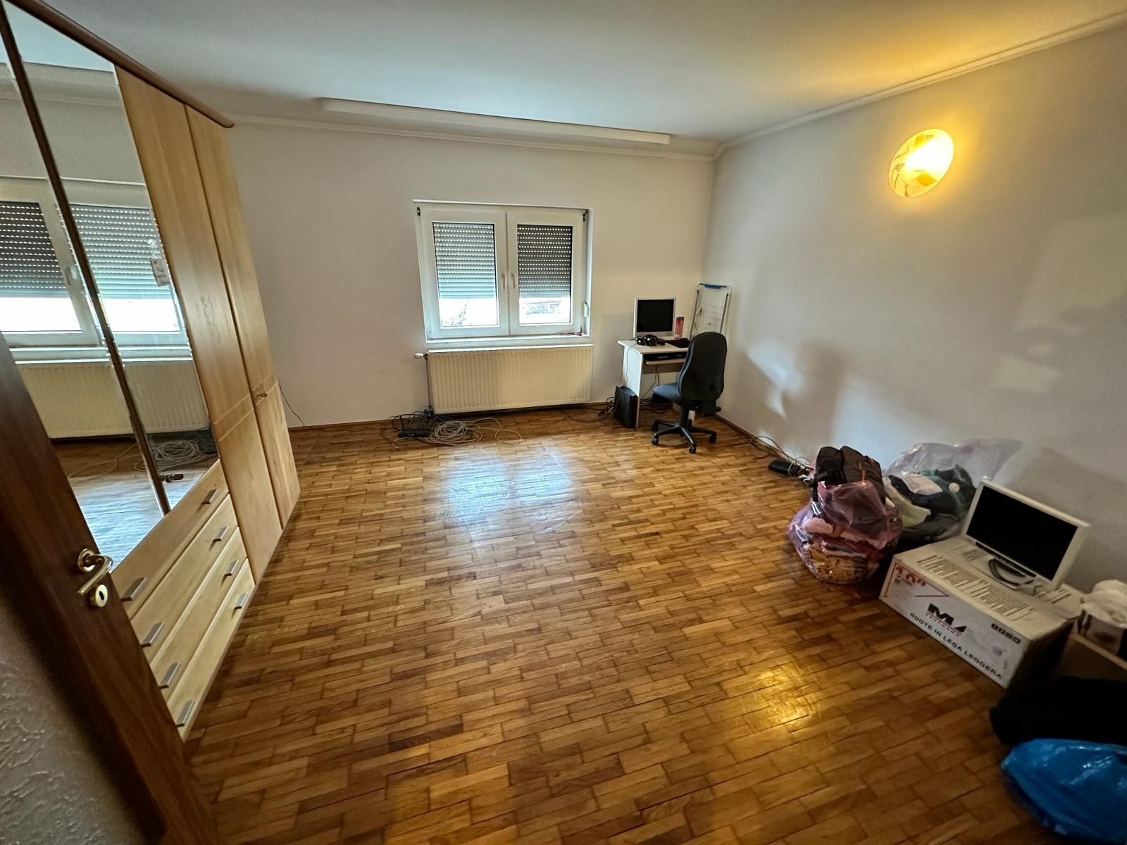 Apartament la casa etaj 1