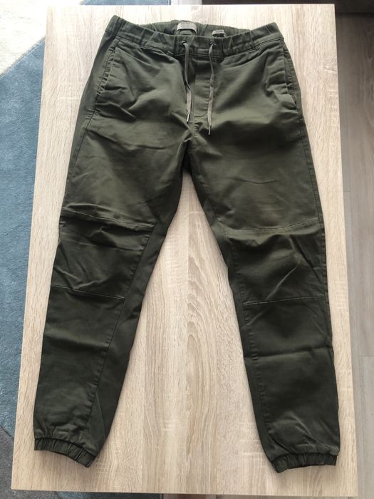 Pantaloni bărbați Jogger Fit Bershka