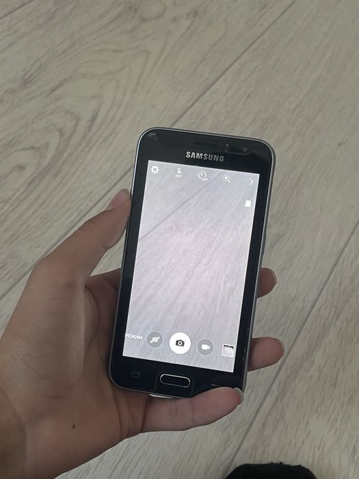 Продается Samsung J1 (2016)