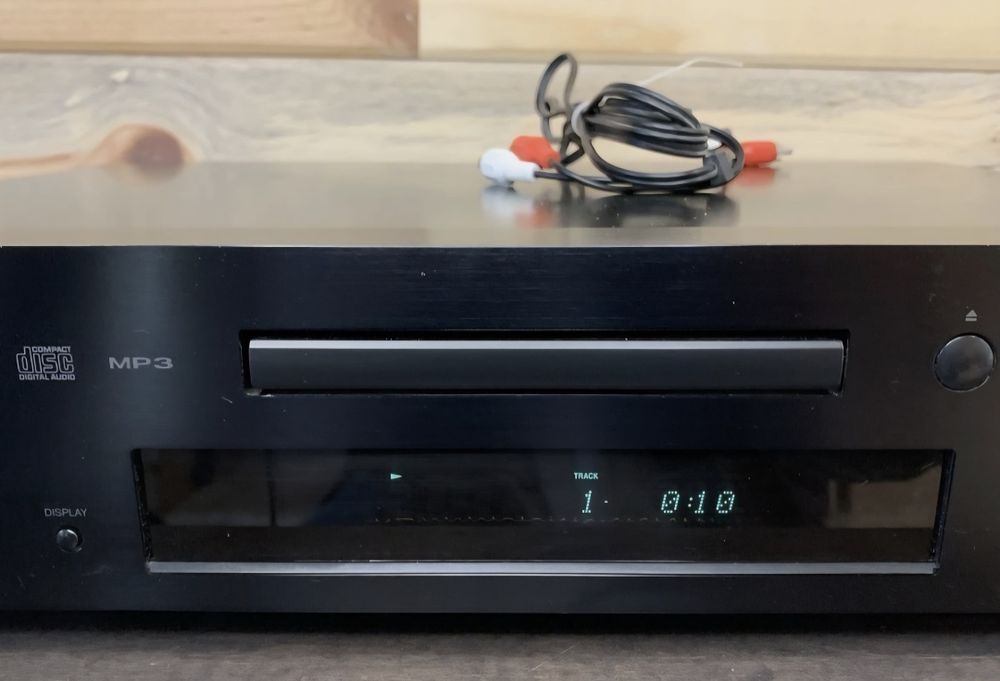 Vând CD.Mp3 Onkyo C-7030