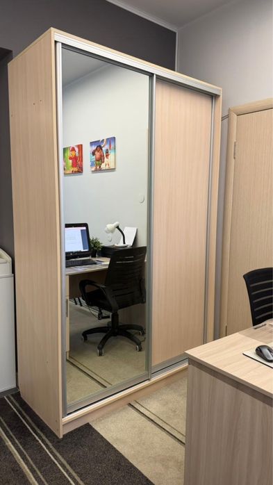 В связи с переездоом продаем шкаф и ресепшн