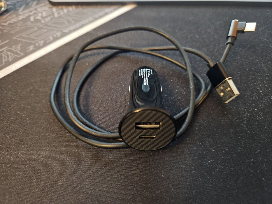 Pitaka Car Charger PD 2.0 si QC 3.0 + Cablu USB-C - USB-A  in unghi 90