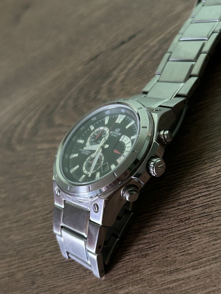Casio Часовник Модел: EF-526